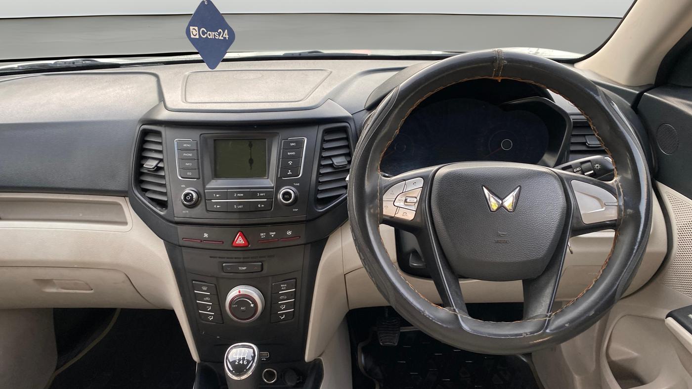 2022 Mahindra XUV300 W6 1.2 PETROL, Petrol, Manual, 59,995 km, Steering Wheel Close Up