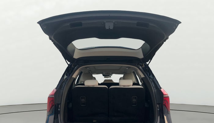 2022 Mahindra XUV700 AX 7 LUXURY P AT 7 STR, Petrol, Automatic, 44,614 km, Boot Door Open