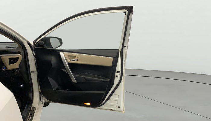 2015 Toyota Corolla Altis VL CVT PETROL, Petrol, Automatic, 1,12,439 km, RHS Front Door