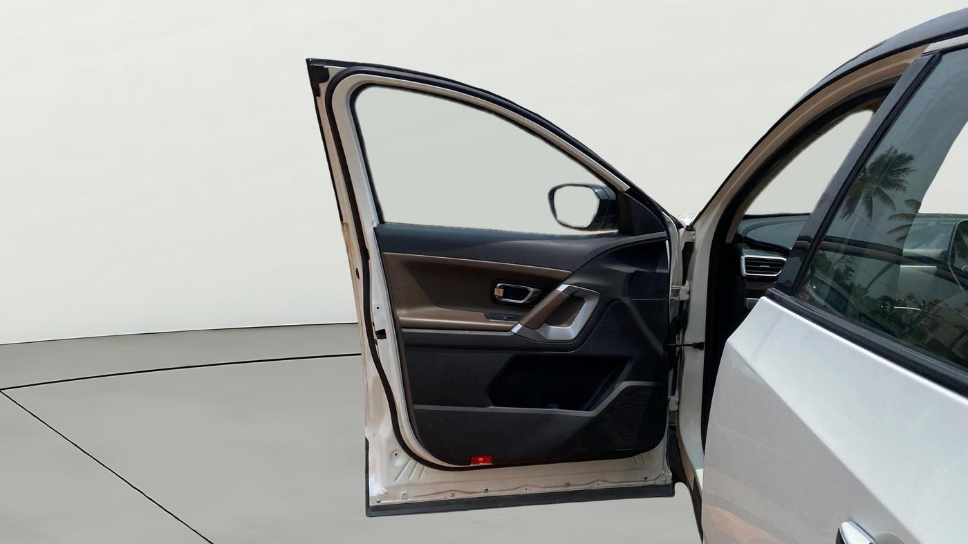 2020 Tata Harrier XZA 2.0L, Diesel, Automatic, 1,34,949 km, LHS Front Door
