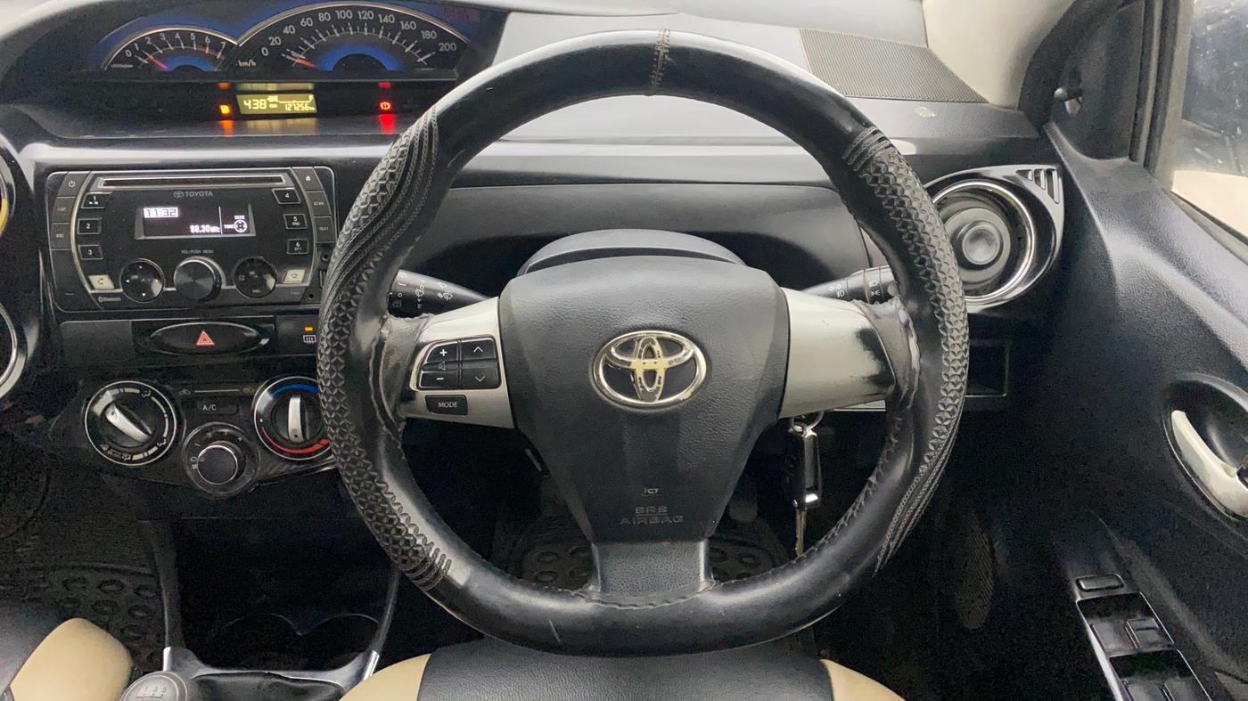 2014 Toyota Etios CROSS 1.4 VD, Diesel, Manual, 1,27,530 km, Steering Wheel Close Up