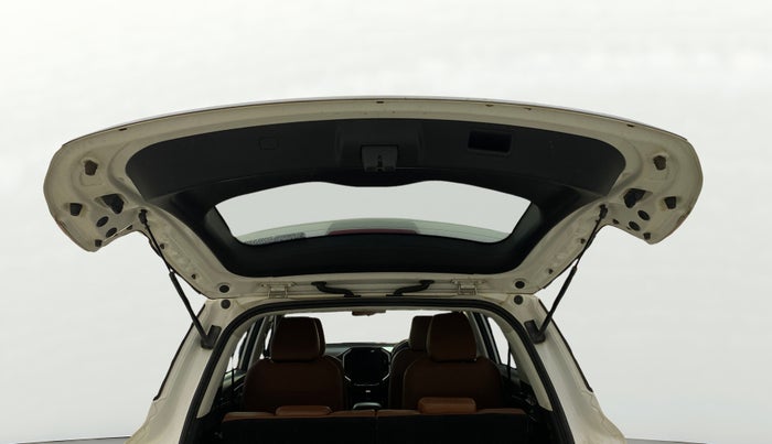 2020 MG HECTOR PLUS SMART 2.0 DIESEL TURBO MT 6-STR, Diesel, Manual, 1,42,262 km, Boot Door Open