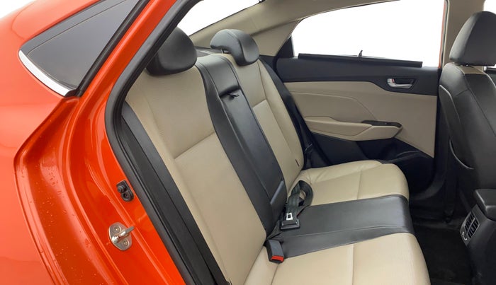 2018 Hyundai Verna 1.6 VTVT SX (O) AT, Petrol, Automatic, 30,228 km, Right Side Rear Door Cabin