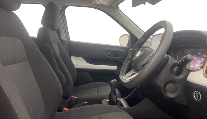 2024 Tata PUNCH ACCOMPLISHED SUNROOF MT, Petrol, Manual, 8,776 km, Right Side Front Door Cabin