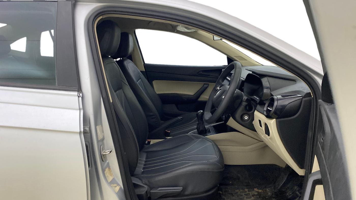 2022 Skoda SLAVIA ACTIVE 1.0L TSI MT, Petrol, Manual, 84,414 km, Right Side Front Door Cabin