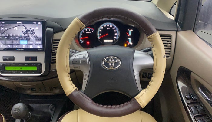 2015 Toyota Innova 2.5 VX 8 STR, Diesel, Manual, 1,02,630 km, Steering Wheel Close Up
