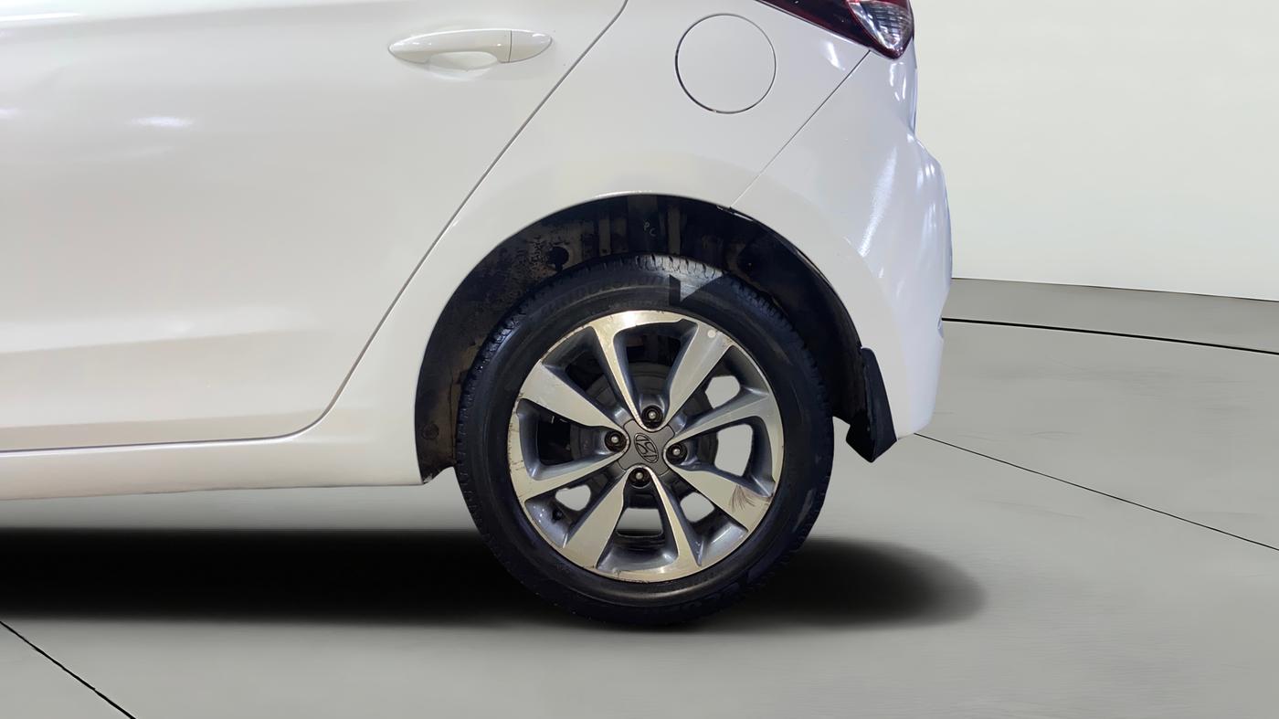 2017 Hyundai Elite i20 ASTA 1.2 DUAL TONE, Petrol, Manual, 1,23,697 km, Left Rear Wheel