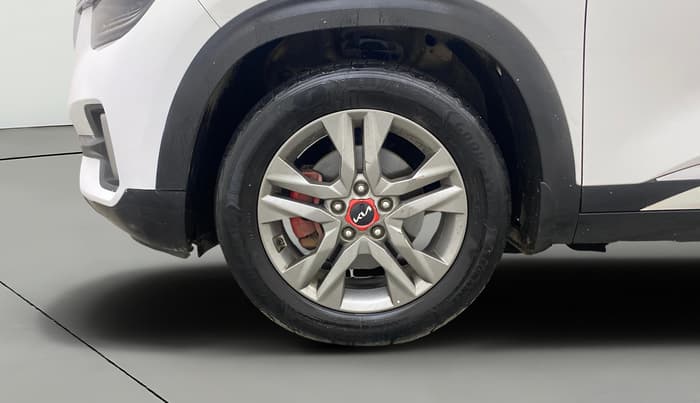 2021 KIA SELTOS HTX 1.5 PETROL DUAL TONE, Petrol, Manual, 1,36,512 km, Left Front Wheel