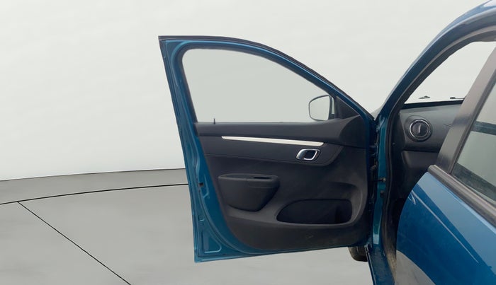 2022 Renault Kwid CLIMBER AMT 1.0, Petrol, Automatic, 17,975 km, LHS Front Door