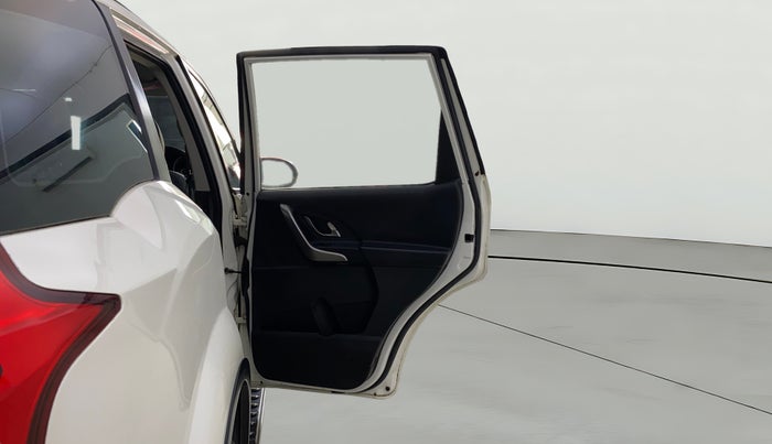 2018 Mahindra XUV500 W7, Diesel, Manual, 81,666 km, RHS Rear Door