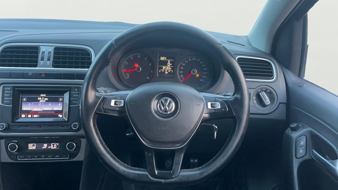 2017 Volkswagen Polo HIGHLINE PLUS 1.2(16 ALLOY, Petrol, Manual, 84,147 km, Steering Wheel Close Up