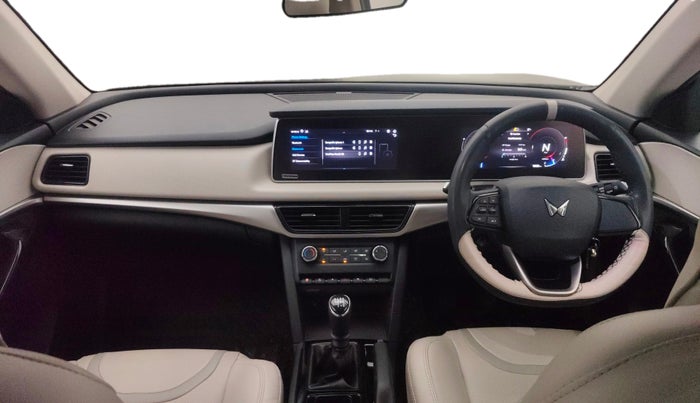 2023 Mahindra XUV700 AX 5 P MT 7 STR, Petrol, Manual, 13,935 km, Dashboard