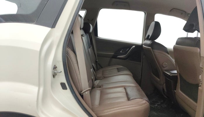 2017 Mahindra XUV500 W6, Diesel, Manual, 96,266 km, Right Side Rear Door Cabin