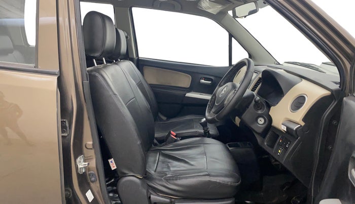 2017 Maruti Wagon R 1.0 LXI CNG, CNG, Manual, 1,04,395 km, Right Side Front Door Cabin