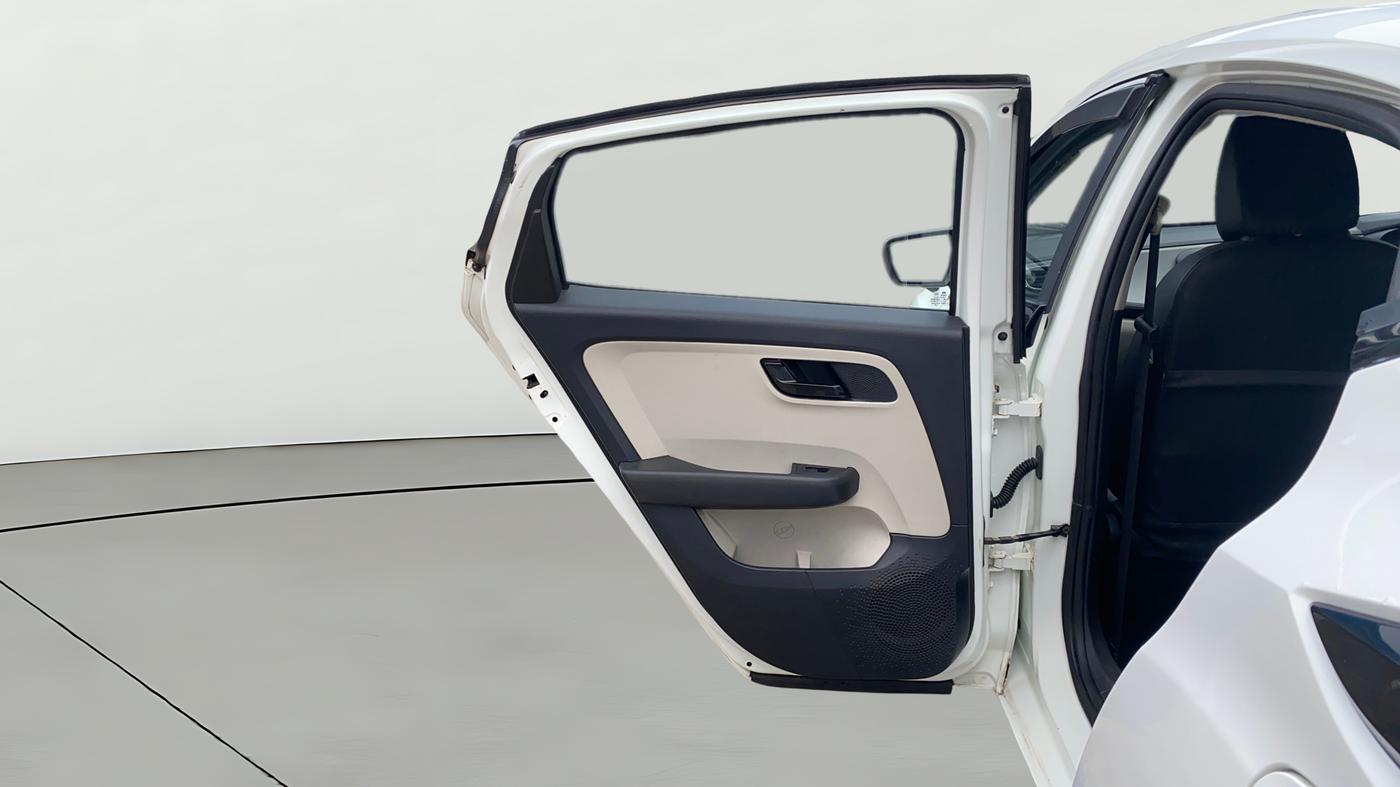 2021 Tata ALTROZ XM PLUS PETROL, Petrol, Manual, 28,422 km, LHS Rear Door