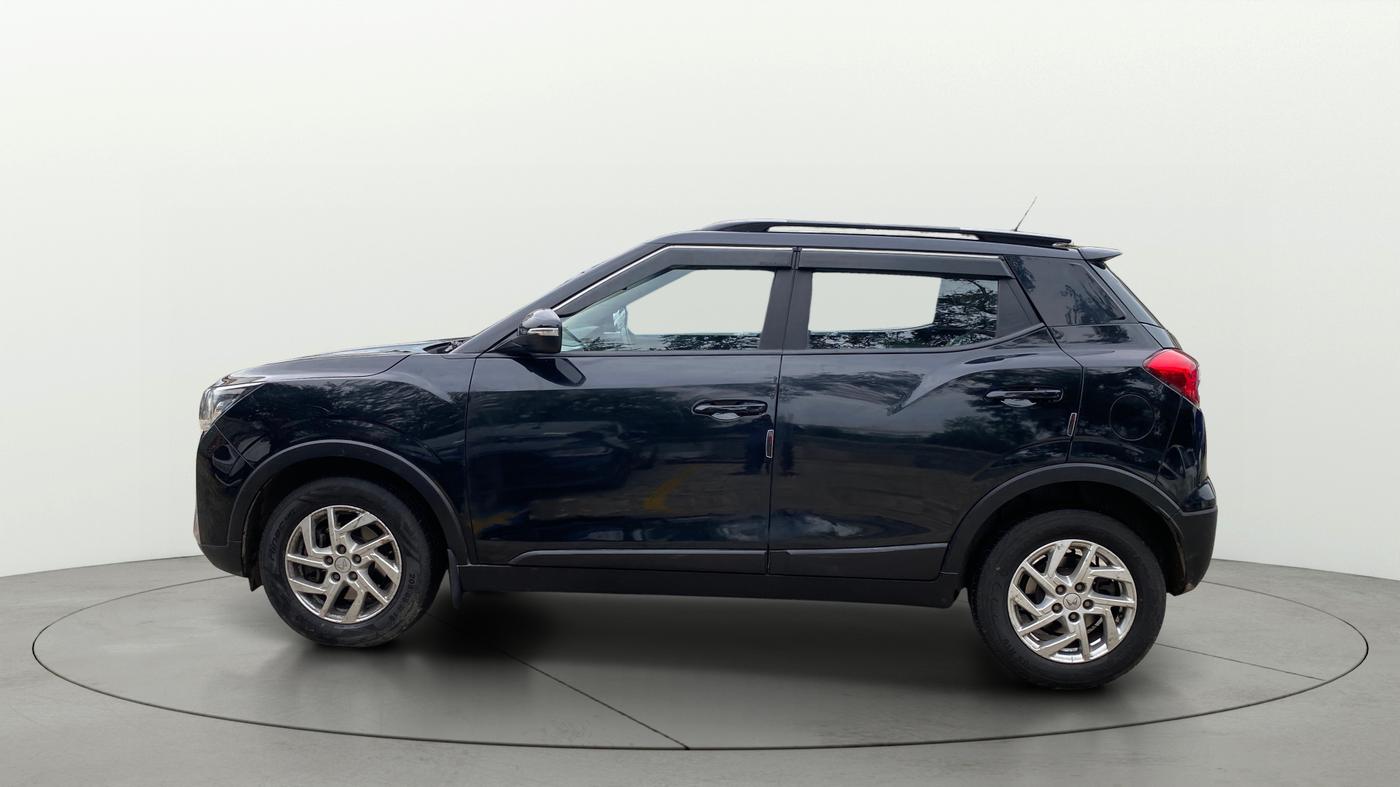 2023 Mahindra XUV300 W8 1.5 DIESEL, Diesel, Manual, 98,390 km, Left Side