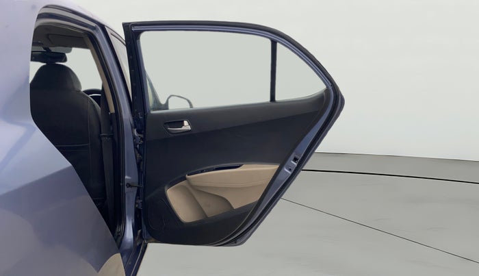 2015 Hyundai Xcent SX 1.2, Petrol, Manual, 1,20,441 km, RHS Rear Door