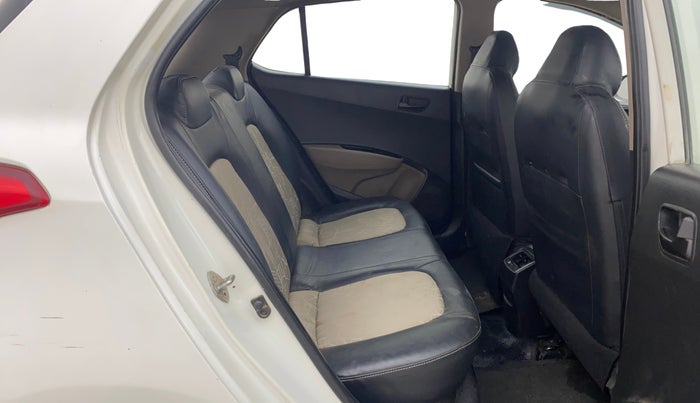 2017 Hyundai Grand i10 MAGNA 1.2 KAPPA VTVT, CNG, Manual, 65,305 km, Right Side Rear Door Cabin