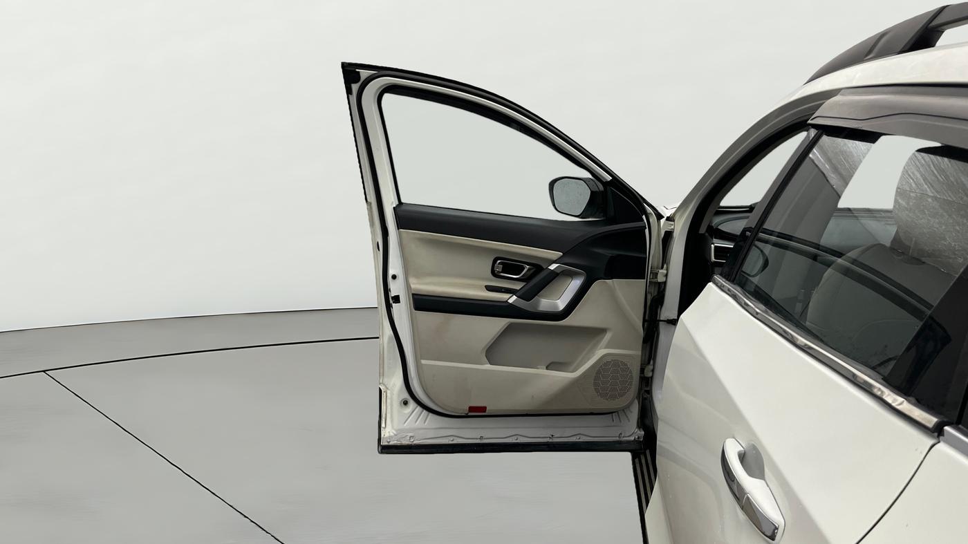 2023 Tata Safari XZ, Diesel, Manual, 40,943 km, LHS Front Door