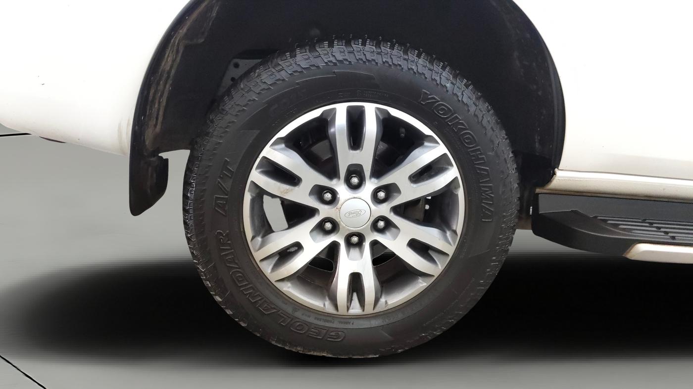 2017 Ford Endeavour TITANIUM 3.2 4X4 AT, Diesel, Automatic, 86,194 km, Right Rear Wheel