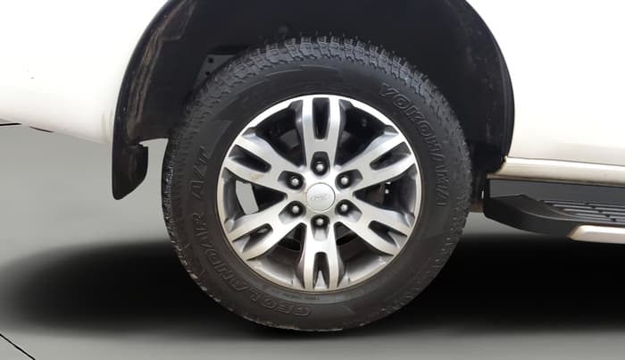 2017 Ford Endeavour TITANIUM 3.2 4X4 AT, Diesel, Automatic, 86,194 km, Right Rear Wheel