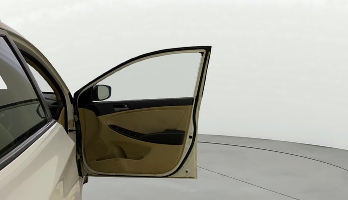 2016 Hyundai Verna 1.6 VTVT SX, CNG, Manual, 80,368 km, RHS Front Door