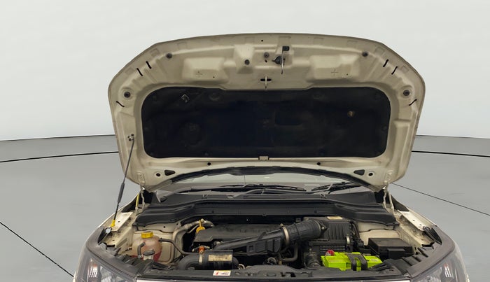 2022 Mahindra XUV300 W6 1.2 PETROL, Petrol, Manual, 41,291 km, Open Bonet