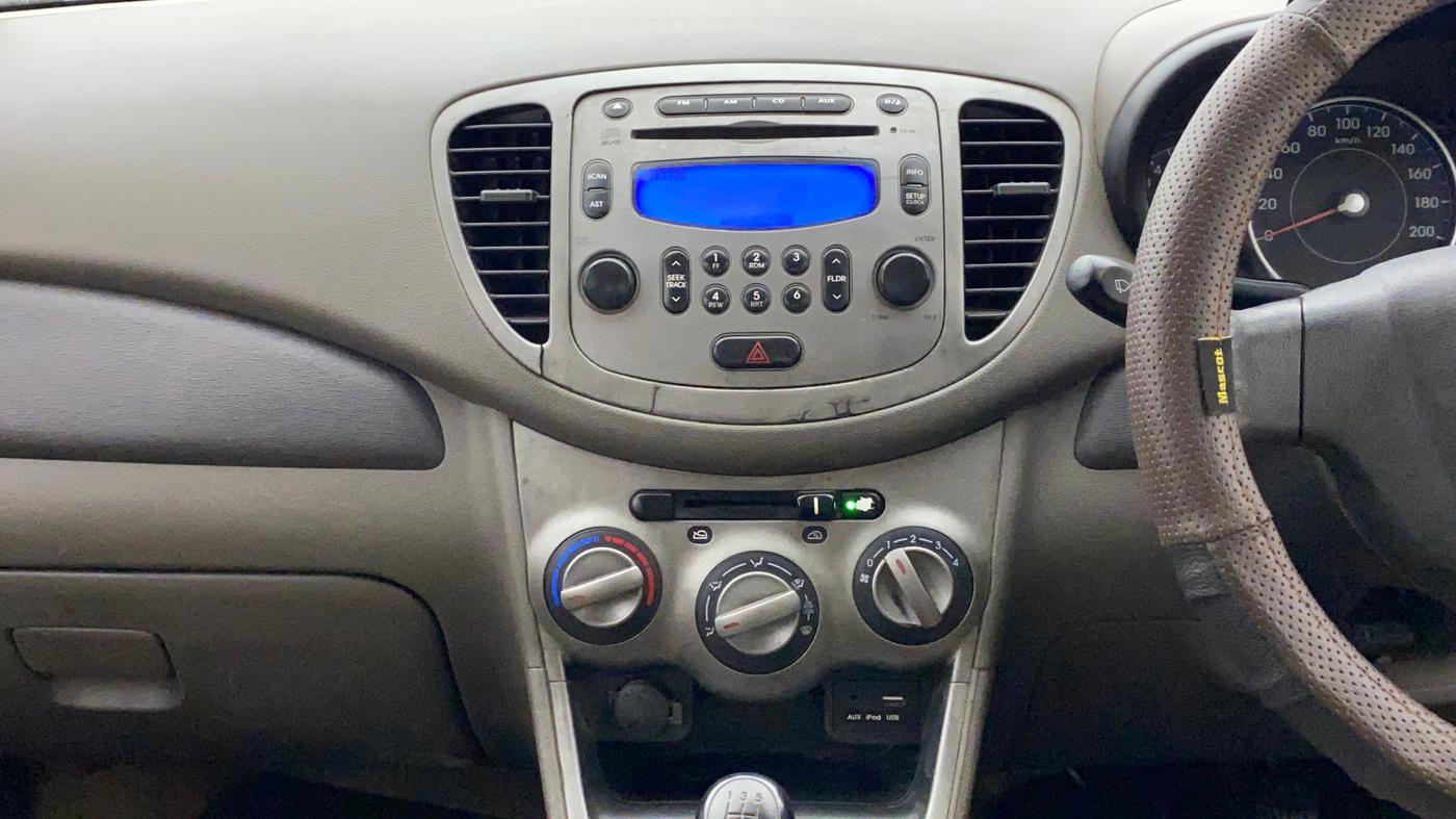 2016 Hyundai i10 SPORTZ 1.1, CNG, Manual, 1,13,611 km, Air Conditioner