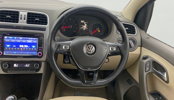 2015 Volkswagen Vento HIGHLINE 1.6 MPI, Petrol, Manual, 71,482 km, Steering Wheel Close Up