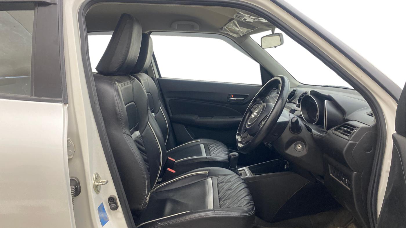 2023 Maruti Swift VXI AMT, Petrol, Automatic, 40,865 km, Right Side Front Door Cabin