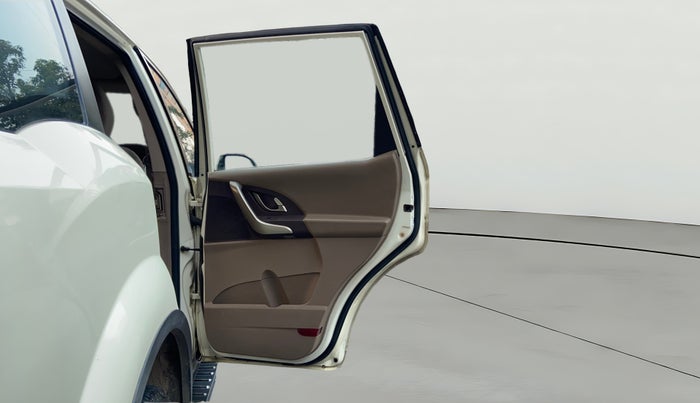 2015 Mahindra XUV500 W6, Diesel, Manual, 76,338 km, RHS Rear Door