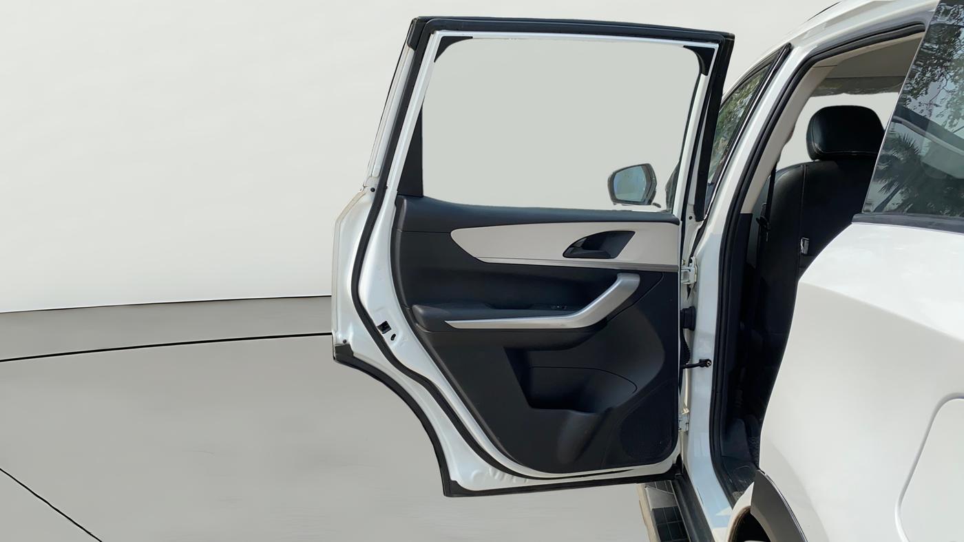 2021 Mahindra XUV700 AX 3 P AT 5 STR, Petrol, Automatic, 64,972 km, LHS Rear Door