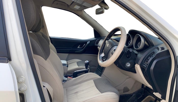 2017 Mahindra XUV500 W6, Diesel, Manual, 37,310 km, Right Side Front Door Cabin