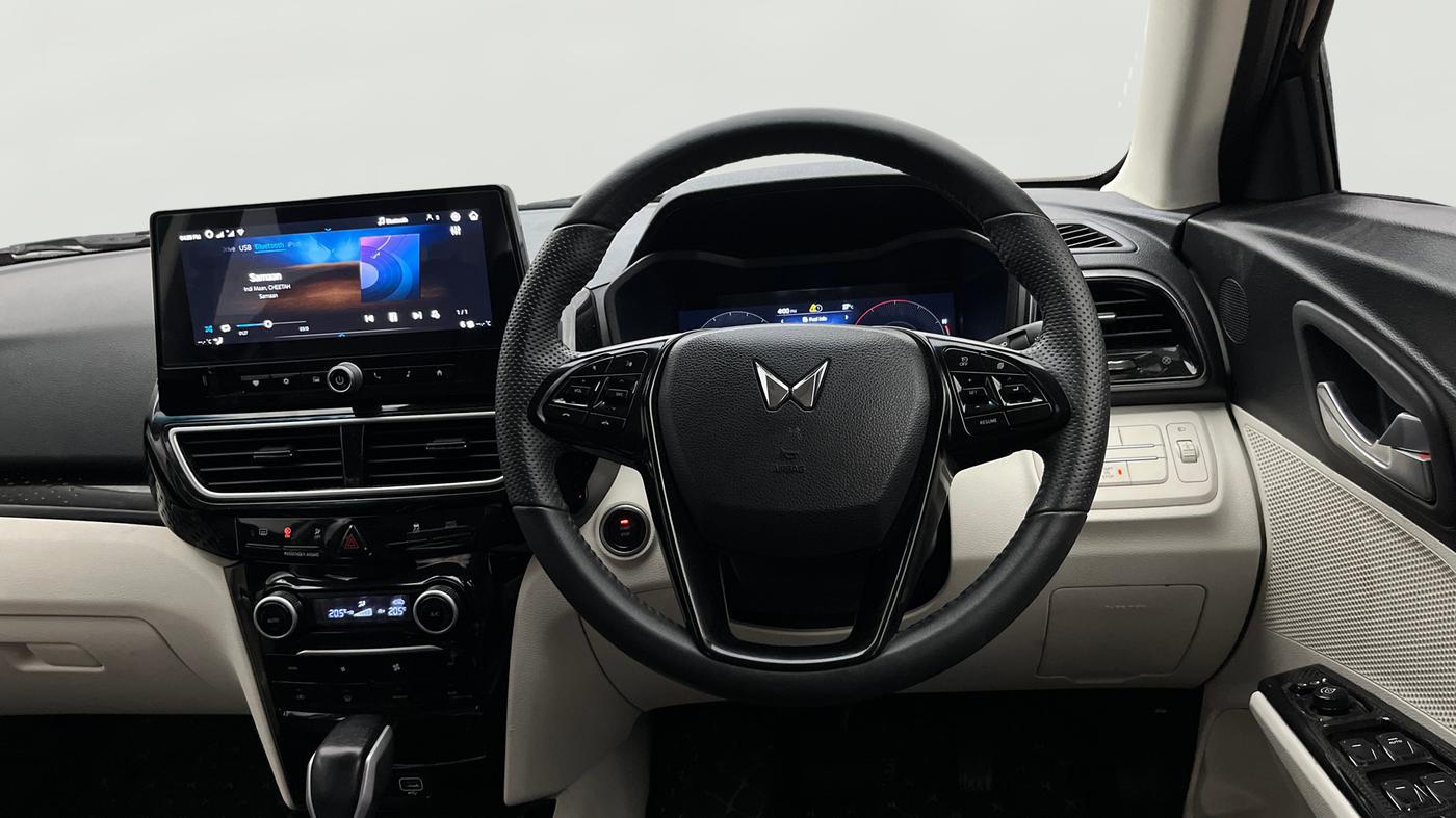 2025 Mahindra XUV 3XO AX5 1.2 L TCMPFI AT, Petrol, Automatic, 19,479 km, Steering Wheel Close Up