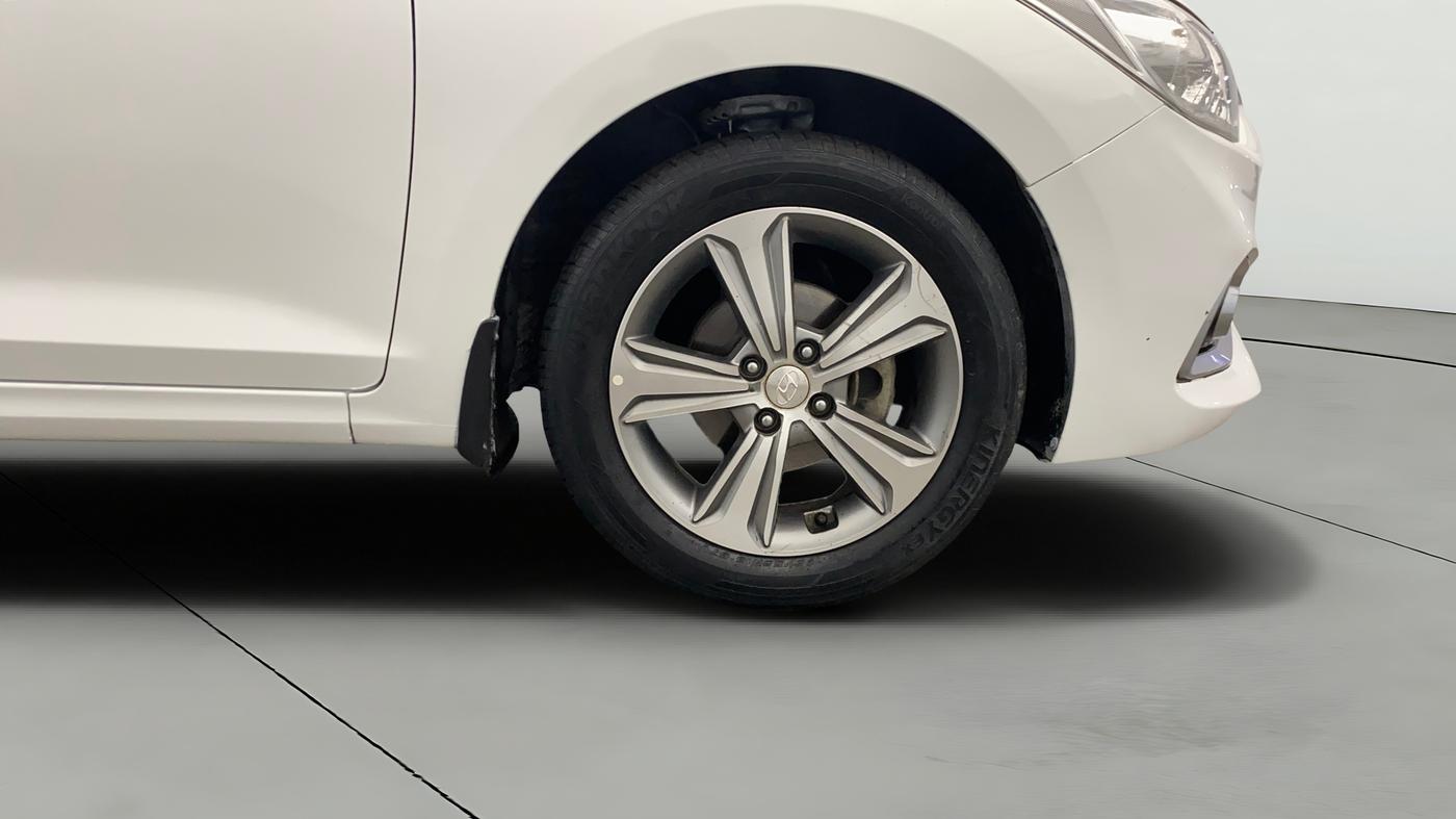 2018 Hyundai Verna 1.6 VTVT SX O, Petrol, Manual, 30,060 km, Right Front Wheel
