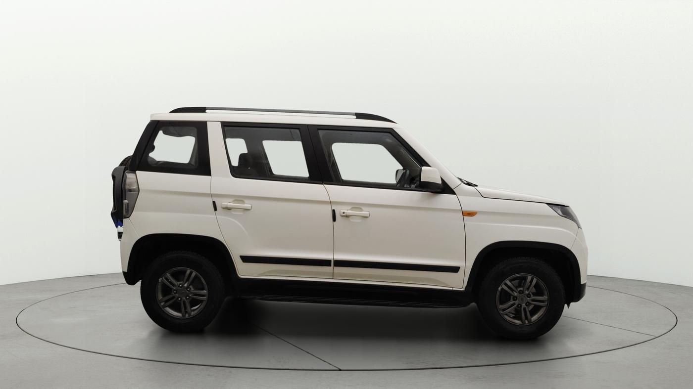 2019 Mahindra TUV300 T10, Diesel, Manual, 27,583 km, Right Side View