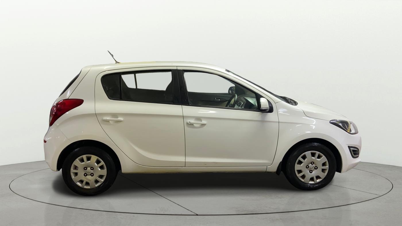 2014 Hyundai Elite i20 MAGNA 1.4 CRDI, Diesel, Manual, 92,927 km, Right Side View