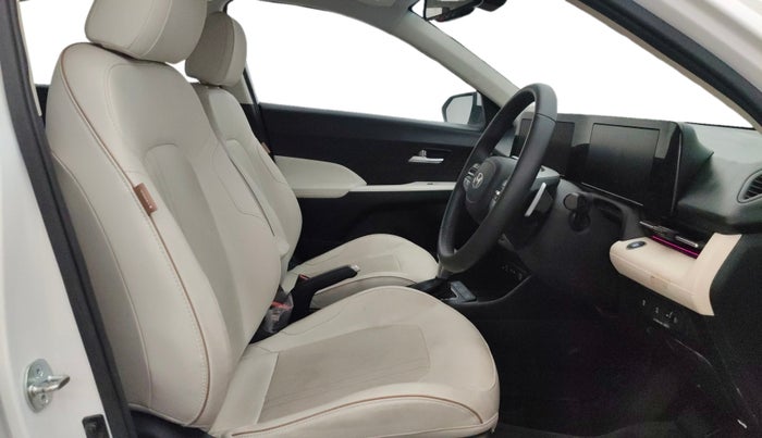 2025 Hyundai Verna SX(O) 1.5 MPI IVT , Petrol, Automatic, 1,398 km, Right Side Front Door Cabin