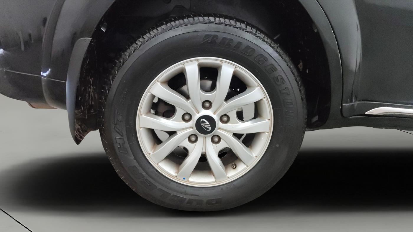 2019 Mahindra XUV500 W5, Diesel, Manual, 60,258 km, Right Rear Wheel