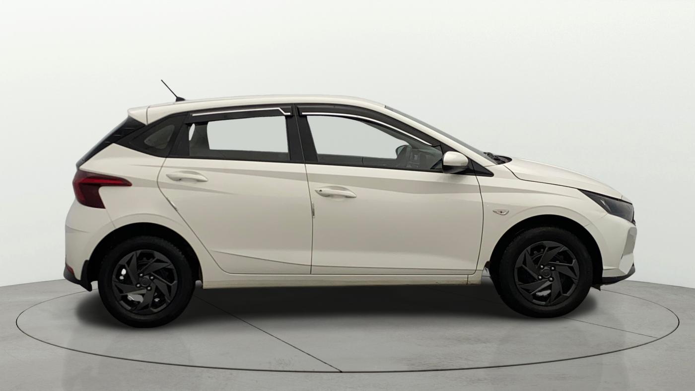 2023 Hyundai NEW I20 MAGNA 1.2 MT, Petrol, Manual, 27,146 km, Right Side View
