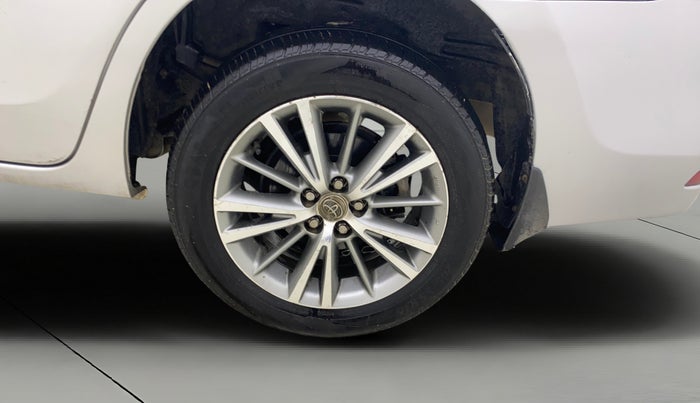 2014 Toyota Corolla Altis GL PETROL, Petrol, Manual, 1,32,247 km, Left Rear Wheel