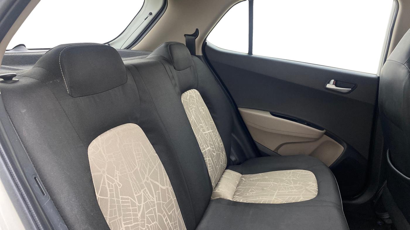 2017 Hyundai Grand i10 SPORTZ (O) AT 1.2 KAPPA VTVT, Petrol, Automatic, 34,422 km, Right Side Rear Door Cabin