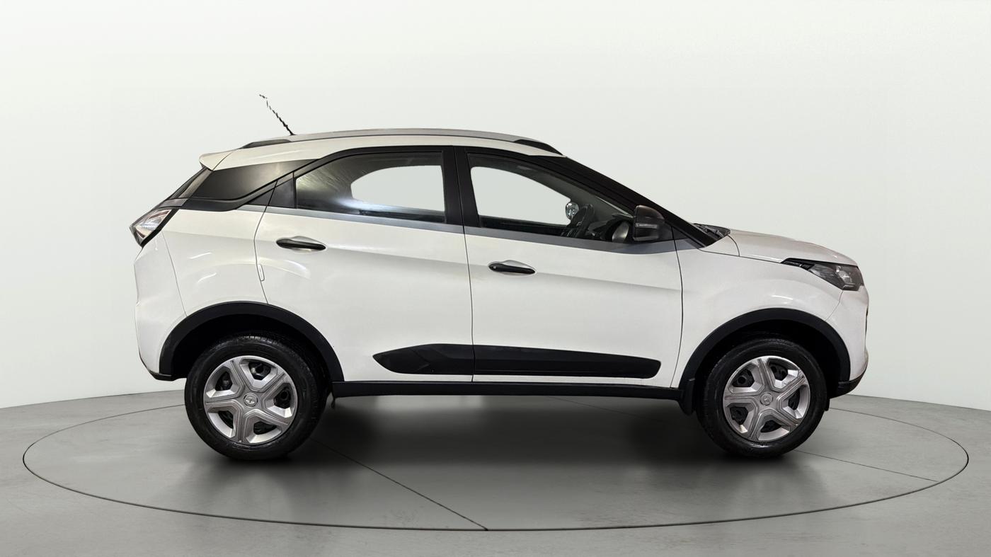 2021 Tata NEXON XM SUNROOF PETROL, Petrol, Manual, 24,527 km, Right Side View