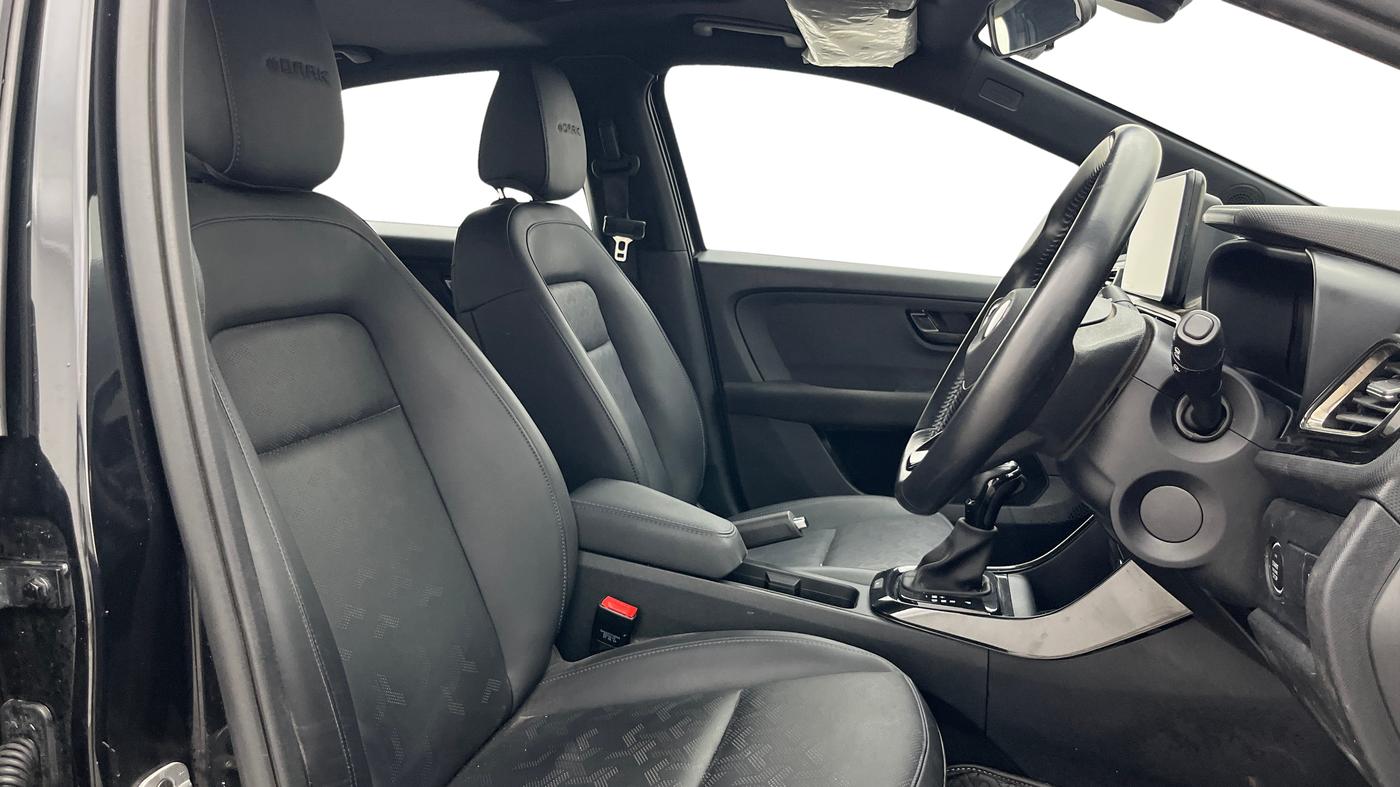 2024 Tata ALTROZ XZA Plus (S) Lux Dark Edition, Petrol, Automatic, 23,295 km, Right Side Front Door Cabin