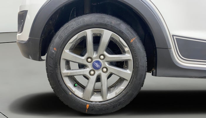 2018 Ford FREESTYLE TITANIUM 1.5 DIESEL, Diesel, Manual, 1,11,051 km, Right Rear Wheel