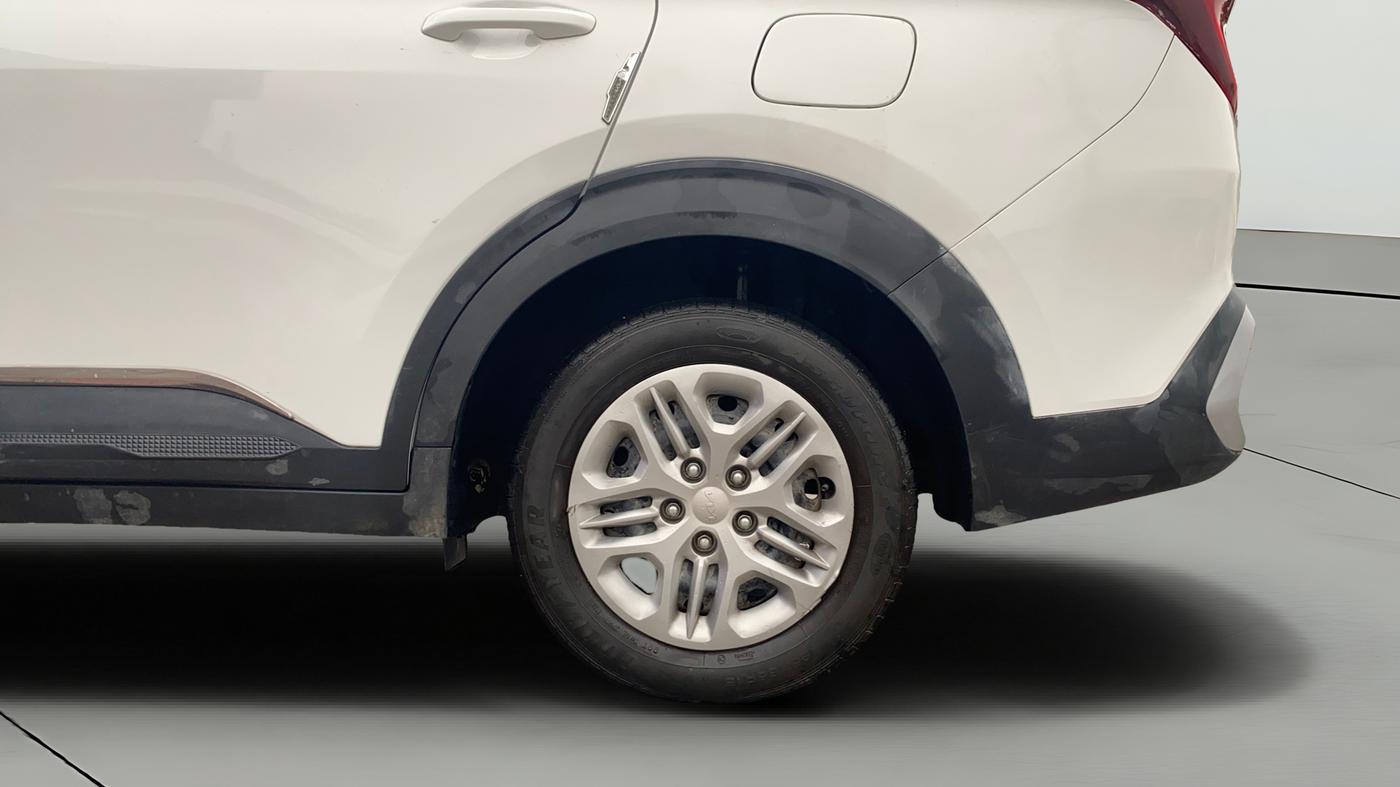 2023 KIA CARENS PRESTIGE 1.5 PETROL 7 STR, Petrol, Manual, 47,620 km, Left Rear Wheel