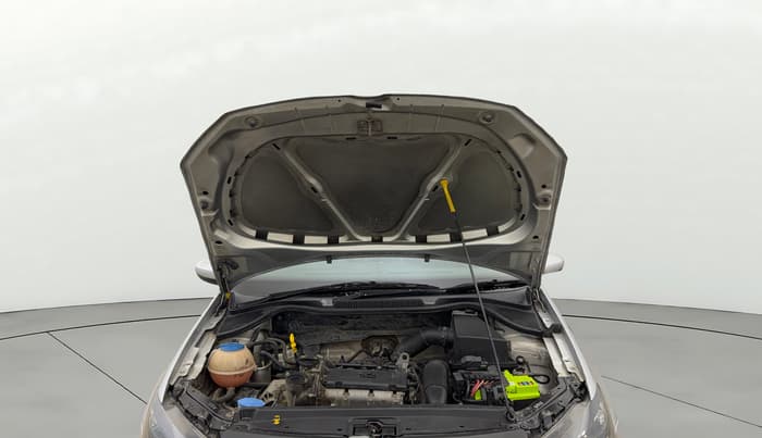 2015 Volkswagen Polo HIGHLINE1.2L, Petrol, Manual, 76,337 km, Open Bonet