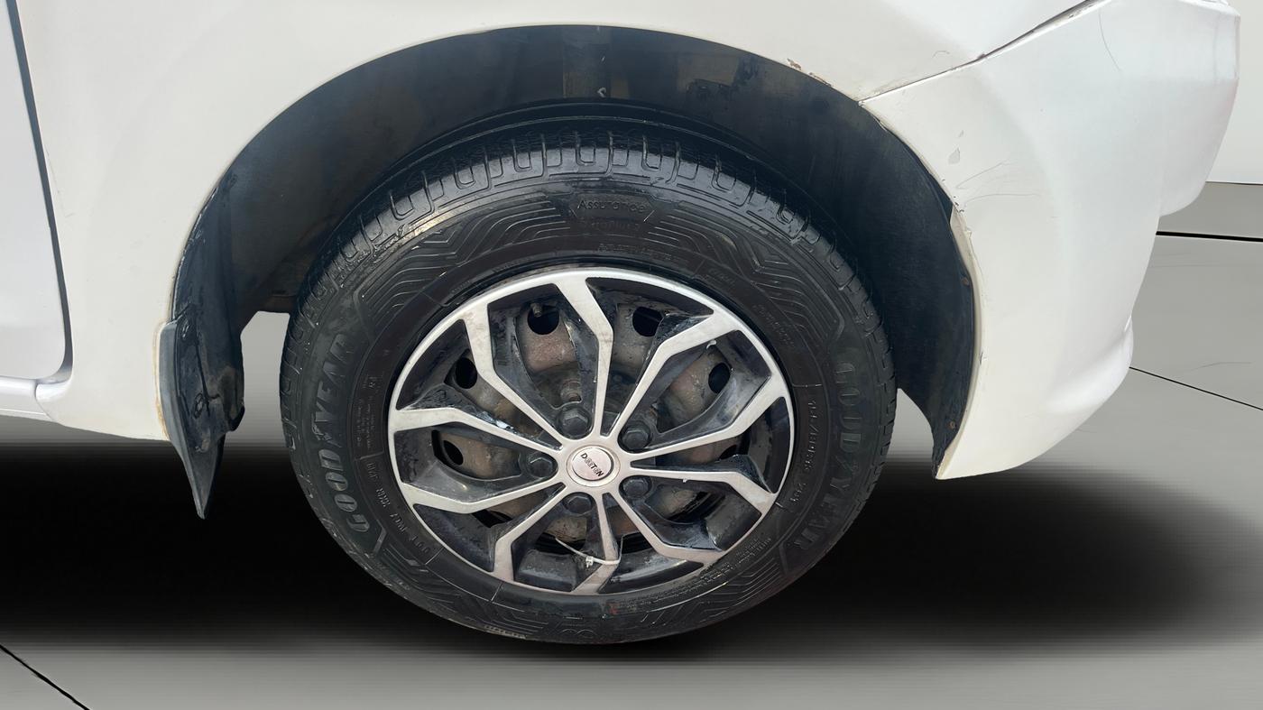 2015 Datsun Go Plus T, Petrol, Manual, 80,595 km, Right Front Wheel