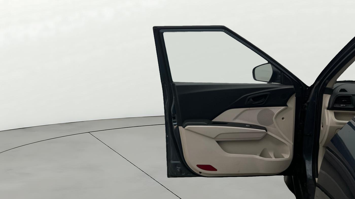 2021 Mahindra XUV300 W6 1.2 PETROL, Petrol, Manual, 54,459 km, LHS Front Door