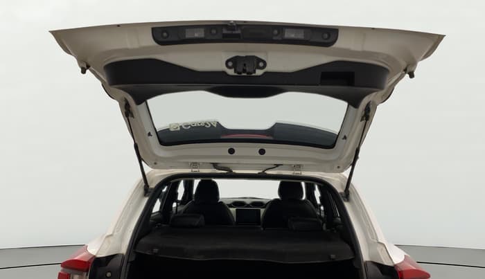 2022 Nissan MAGNITE XV MT, Petrol, Manual, 10,555 km, Boot Door Open